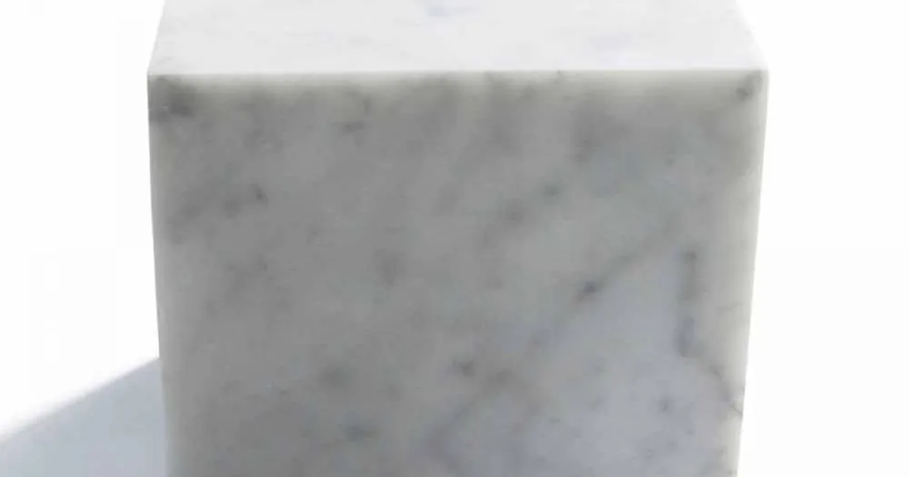 Endast idag Cube Design Pappersvikt i Satinvit Carrara Marble Tillverkad i Italien - Qubo