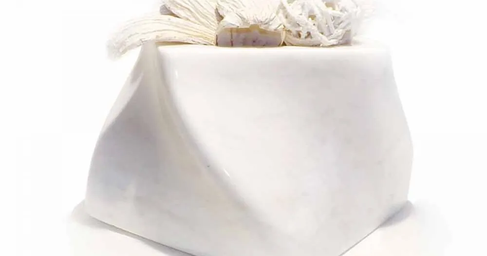 Handla nu Dekorativ designvas i Bardiglio eller Carrara-marmor Tillverkad i Italien - Prisma