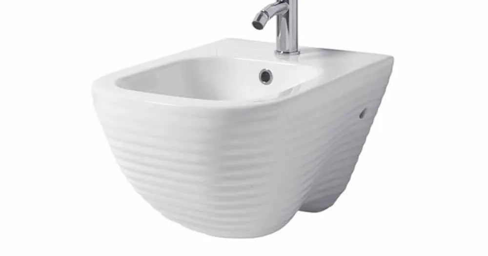 Design uppskjuten bidé i keramik Tillverkad i Italien Trabia Fynd