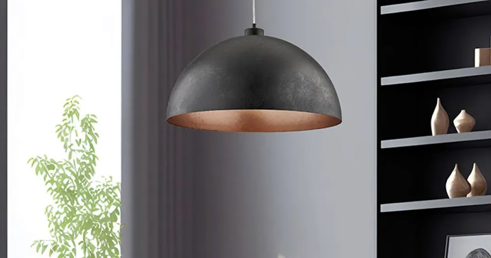Elegant lampa i keramik och metall tillverkad i Italien för raffinerade interiörer - Deneb Nedsatt pris
