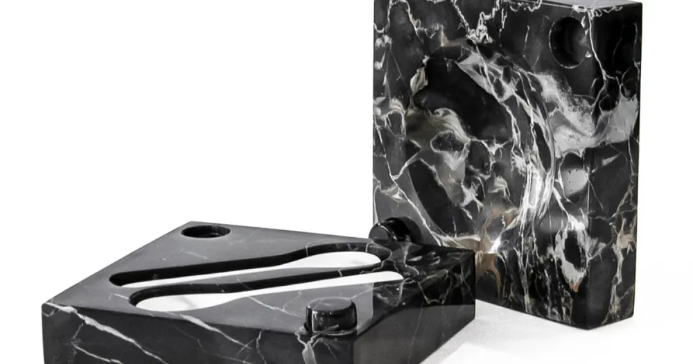 Köp online Kaviarlåda med skedar i Carrara Marble Portoro - Jerry